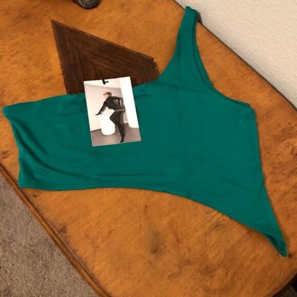 NWT NAKED WARDROBE Smooth Side One Shoulder Emerald Green Crop Top Multi-Sizes - Picture 3 of 4